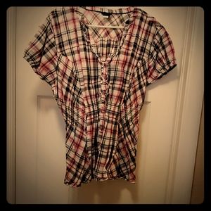 Farm girl style button down v neck top